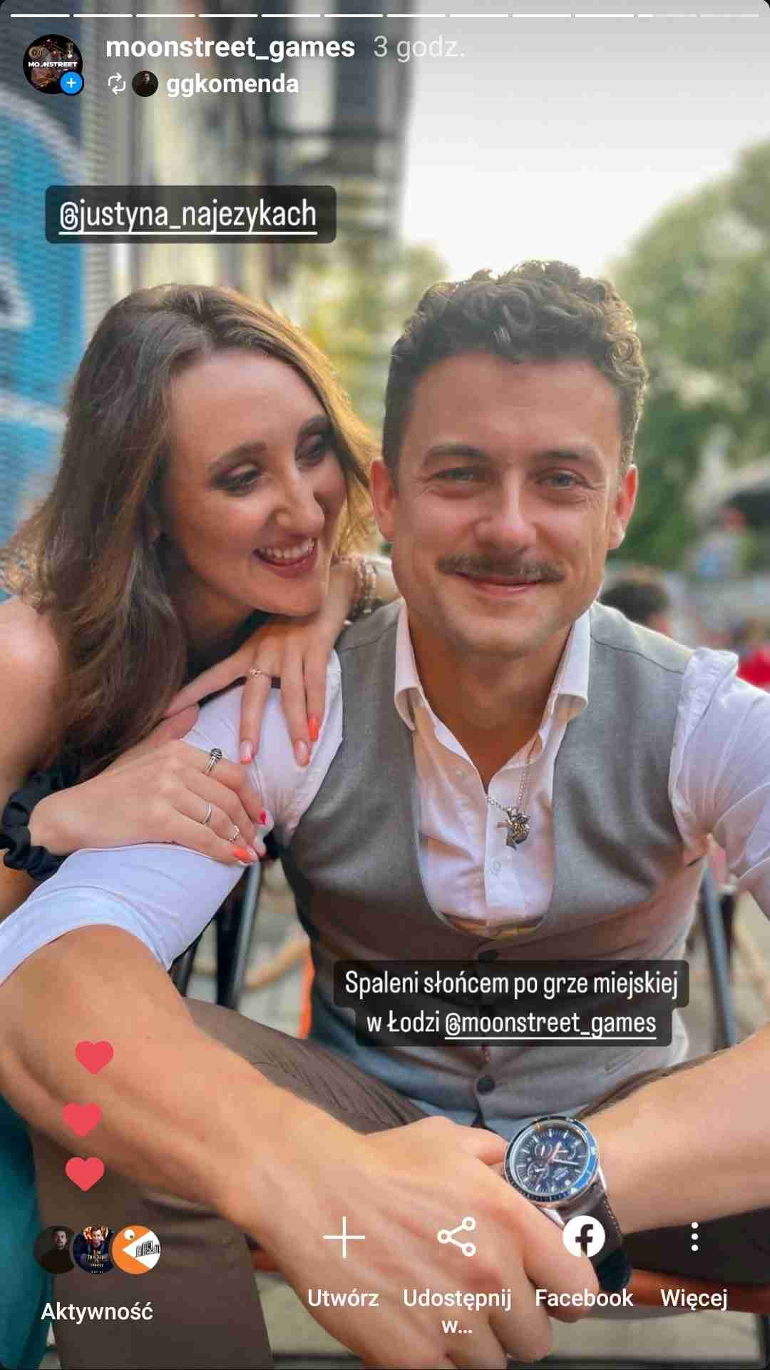 Grupa pracowników podczas miejskiej gry integracyjnej